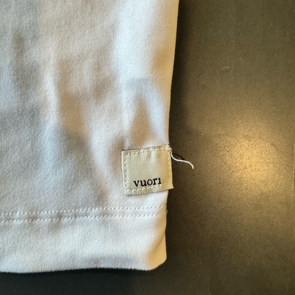 EUC Vuori White Cropped Energy Tee T-Shirt Size Large L - Picture 2 of 3